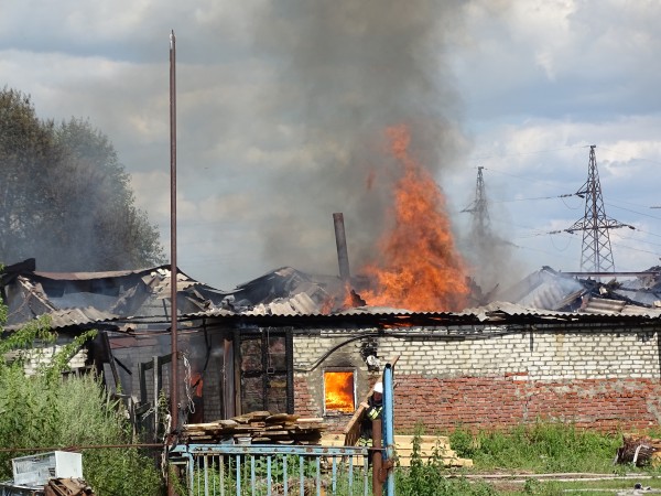 В Котовске сгорел столярный цех