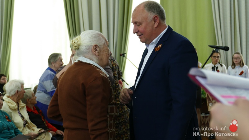 Котовским ветеранам Великой Отечественной войны и труженикам тыла вручили памятные подарки